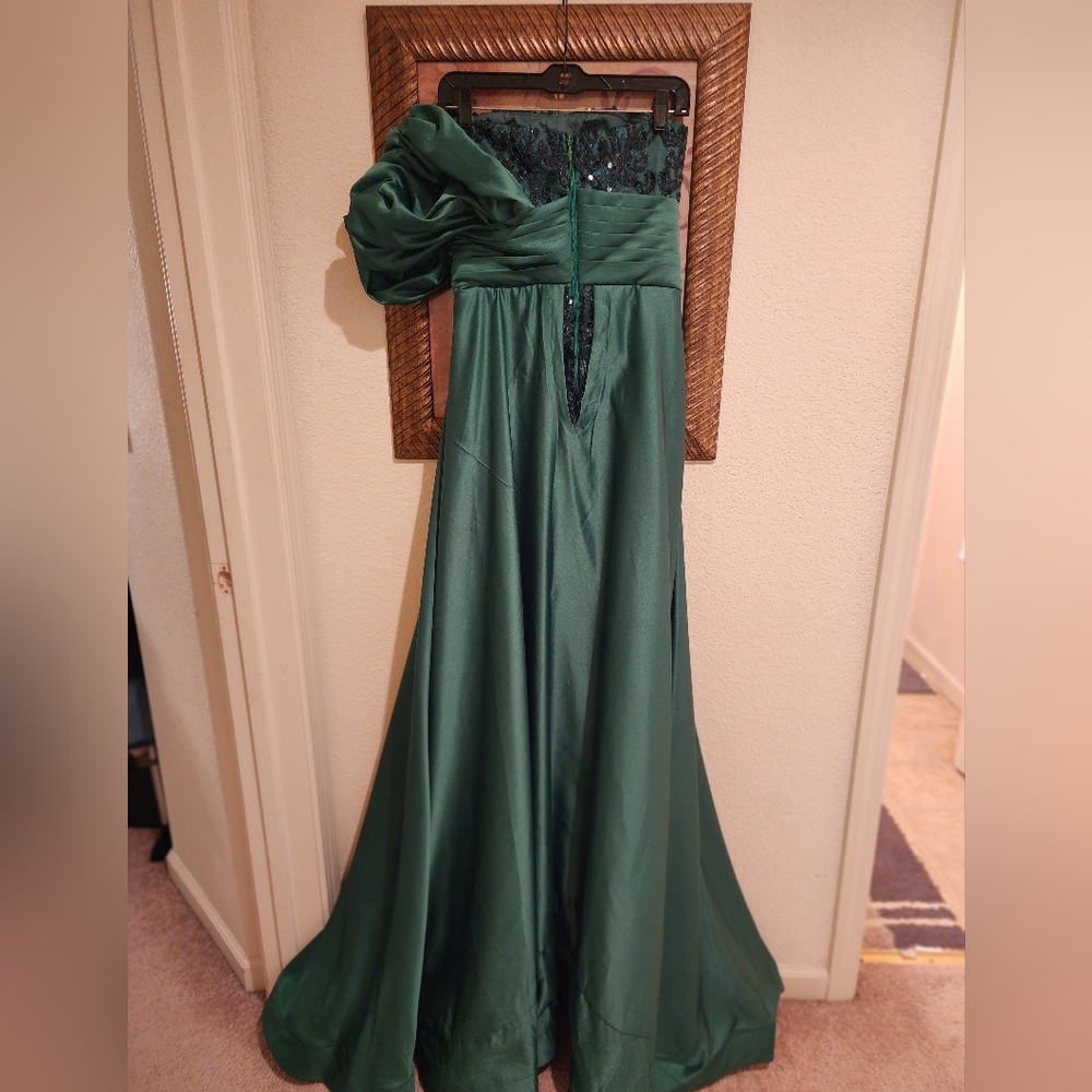 Gown - Picture 2 of 5